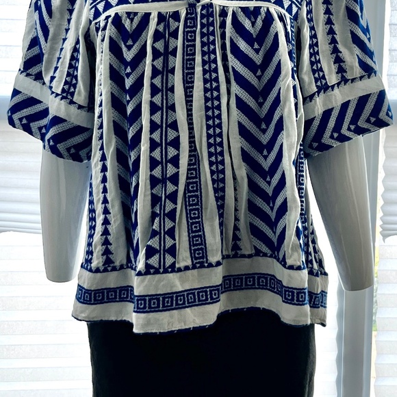 Short-Sleeve Textured V-Neck Top - Picture 5 of 5